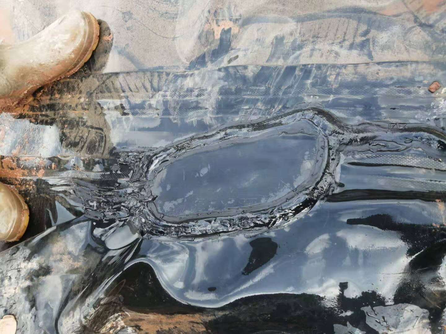 根據施工經驗考慮工程用抗滲国产AV麻豆系列膜收縮量
